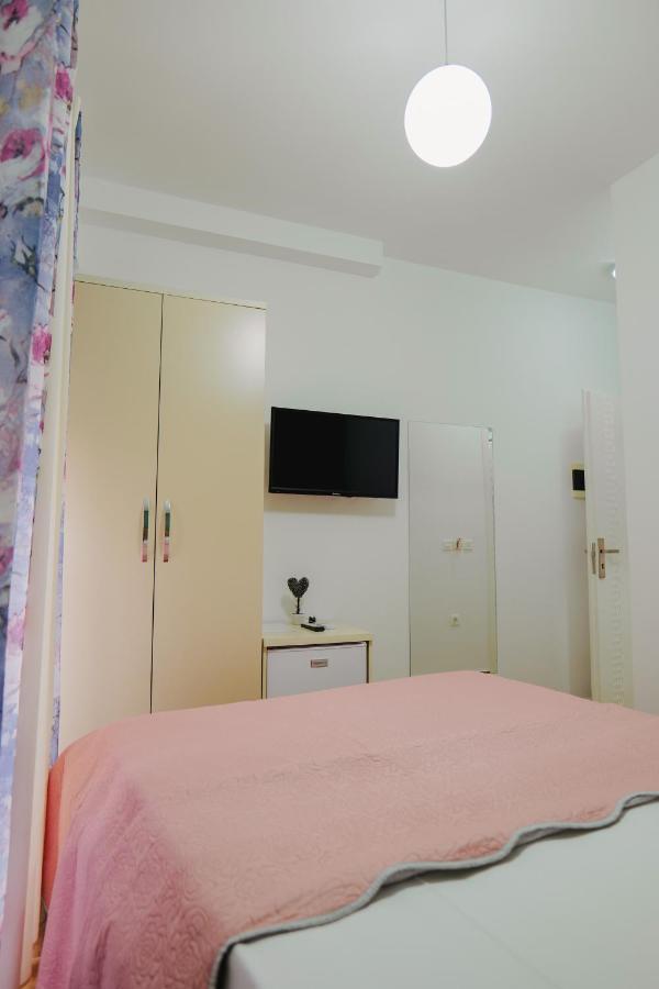 Eden Suites & Apartments Sarande Exterior photo